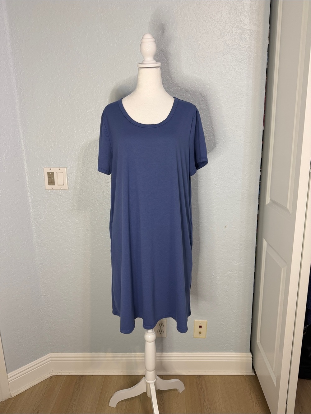 Classic Short-Sleeve Scoop Neck Dress in Slate Blue